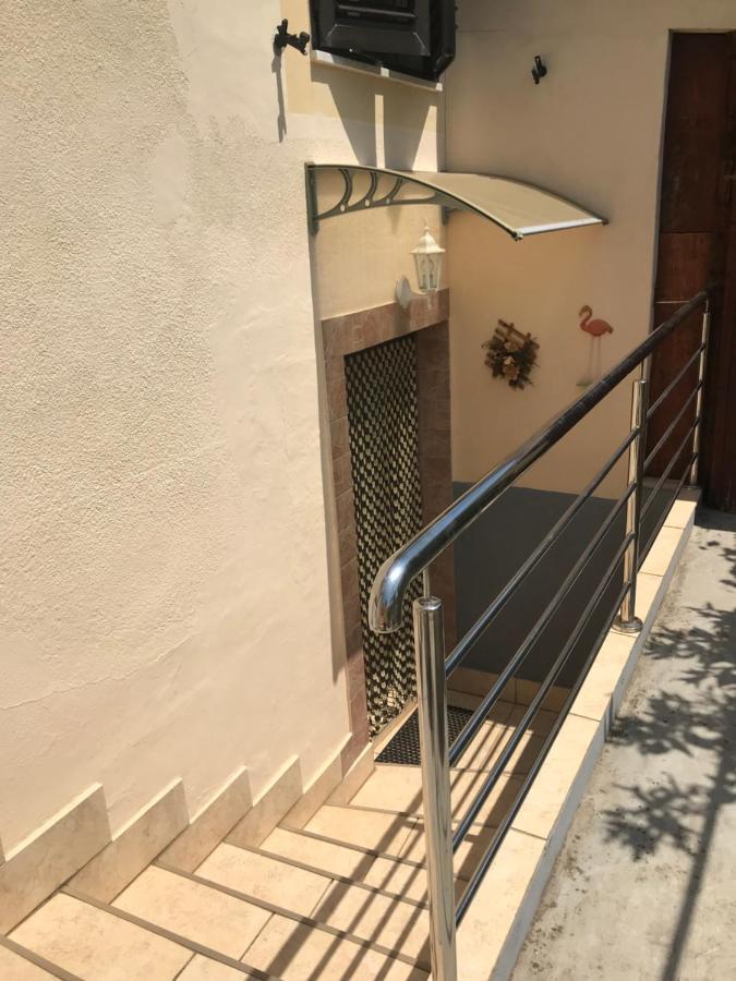 קרס Apartmani Luiza מראה חיצוני תמונה